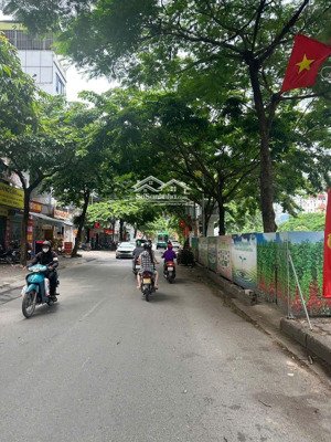 nhà đẹp dẫn xây, 4 tầng, 4 ngủ, cách royal city 1km, mặt ngõ thông, siêu nông, rộng. giá nhỉnh 9 tỷ