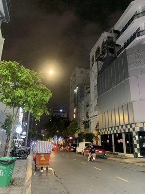 mặt tiền trần nhật duật quận 1, diện tích 84m2 xây 5 tầng thang máy, mt 5.6m, sđcc, chỉ 32 tỷ