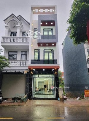 nhà phố 3 tầng vừa hoàn thiện sổ hồng hoàn công chỉ 4tỷ 2
