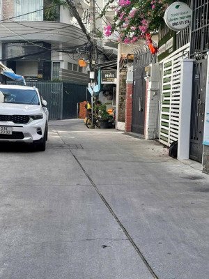 nhà đẹp p11, tân bình-ngay khu bàu cát-xe hơi ngủ nhà-8m2-(5,3x15m)-4tầng-nhỉnh 9tỷ.