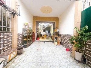 bán nhà 1t2l phường bửu hoà tp biên. dt:68m2. dtsd: 180m2. giá: 3tỷ3 tl