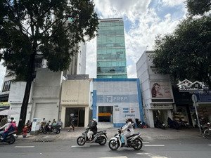 ngộp bank giảm 8 tỷ còn 47 tỷ đường nguyễn tri phương quận 10 kết cấu: 6 tầng hđt: 210 triệu/tháng