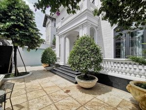 bán biệt thự mặt tiền đẹp thảo điền, quận 2, dt: 18 x 28m, cn: 500m2, sv 3 tầng, giá bán: 87 tỷ