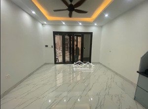 bán nhà 5 tầng x 35m2 trung tâm phúc lợi, ô tô đỗ cửa, ngay cạnh cầu dẫn giang biên