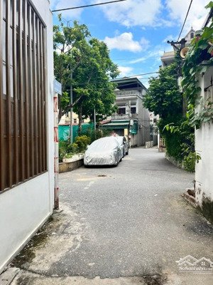 tân thụy phúc đồng .35m .5 tầng .giá 10 triêu
lh (zl) cho thuê nguyên căn