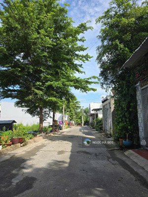 nhỉnh 1 tỷ mua đất 100m2 gần chợ bến lớn, đường nhựa 6 thoáng, vị trí đẹp, phù hợp đầu tư, shr