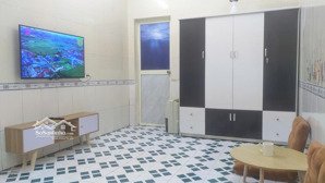 bán gấp nhà cầu giấy 46m2, 3 mặt thoáng, gần phố, giá: 8.15 tỷ, lh: 