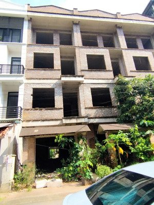 bán nhanh trong tuần liền kề lộc ninh 67,5 m2 sẵn nhà xây thô 4 tầng 8,65 tỷ