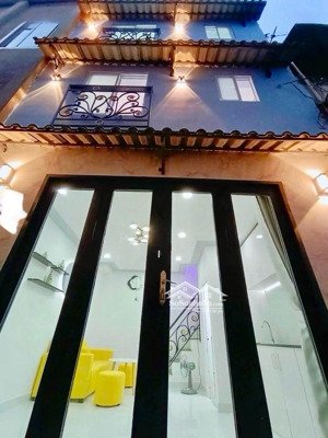 nhà 3 tầng đẹp lunh linh - gần aeon tân phú - cách mặt tiền 1 căn - sổ riêng vuông vức .