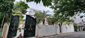 cho thuê villa sân vườn mới xây có hồ bơi thảo điền quận 2 dt 20x25m 2 lầu 5pn giá: 120tr/th