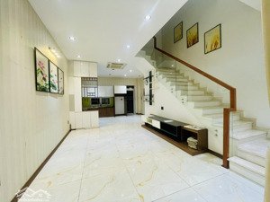 nhà view công viên - đường liên phường q9 gần đỗ xuân hợp - khu an ninh bảo vệ 24/7 - sân ô tô