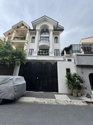 nở hậu 9,5m-biệt thự xe hơi đậu trong nhà khu lê văn sỹ p10 phú nhuận.dt:7,5x14m.cn:104m2.giá:22tỷ.