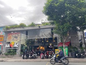 bán nhà mặt tiền rẻ nhất làng báo chí - thảo điền. dt: 219m2 (8,5x25m). giá bán: 39 tỷ (178tr/m2)