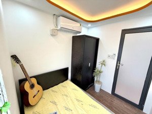 cho thuê căn 2pn có bancol thoáng mát, full nt mới 100%, vị trí đẹp dễ di chuyển các quận