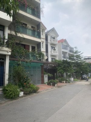 (hiếm)nhà của a/c đây! biệt thự liền kề minh khai thông lạc trung- hbt. mặt ngõ sau sầm uất hơn phố