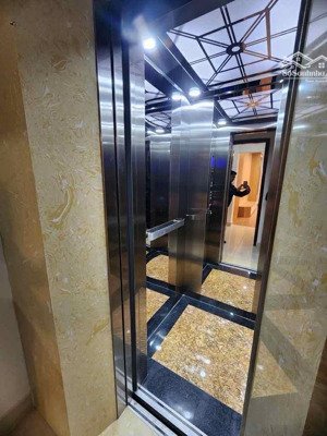 ô tô tránh - thang máy - nội thất đẹp