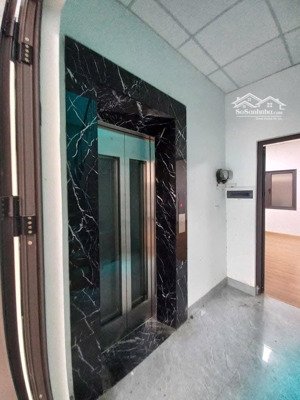 phân lô kim mã - ô tô tránh - ngõ nông - 2 mặt tiền trước sau - thang máy - ngõ thông kinh doanh.