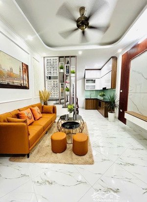 bán nhà khương đình,thanh xuân,,gần ô tô, nội thất hiện đại, sổ vuông 35m2 giá chỉ 6.99 tỷ