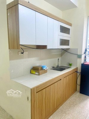 em cần sang nhượng hợp đồng thuê p1401 toà a14b2 nam trung yên, nội thất cơ bản.