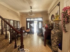 bán đất hồng tiến- bồ đề tặng nhà 3 tầng dân xây dt54m2 giá 15.8 tỷ - mặt ngõ kd- ô tô vào nhà