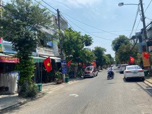 bán nhanh nhà 2 tầng trên lợp tôn mặt tiền đường lê đại - hoà cường bắc - hải châu