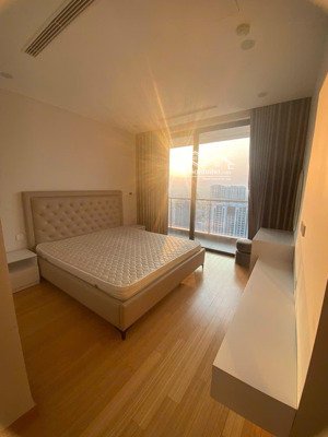 cần cho thuê gấp căn hộ 3 ngủ, 104m2 thuộc chung cư khách sạn 5 sao cao cấp the zei
