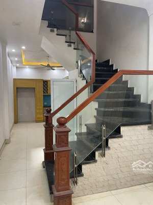 bán nhà mễ trì hạ nam từ liêm dt 42m x 4t x mt 3,2m giá 8,8 tỷ có thương lượng