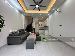 bán gấp nhà-yên hoà cầu giấy- 5tầng 30m2 3pn 4wc- ngõ thông-sổ đỏ chính chủ