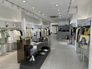 (chính chủ) tôi cần bán nhà mặt phố hàng bông, quận hoàn kiếm, dt 200 m2 x 2 tầng, mt rộng