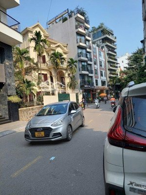 bán nhà mặt phố tại đường tô ngọc vân dt: 160m2, nhà 9 tầng 1 hầm, giá: 125 tỷ. tây hồ
