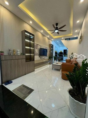 an dương 5 m ra ô tô , hai mặt ngõ , cạnh sân vui chơi 37 m, 4t, 4 ngủ , 8550 tỷ .sổ đỏ vuông đẹp.