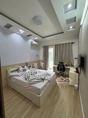 bán gấp nhà trường chinh cách mặt tiền 10m, 4 tầng đúc, 4pn, giá 7 tỷ hơn