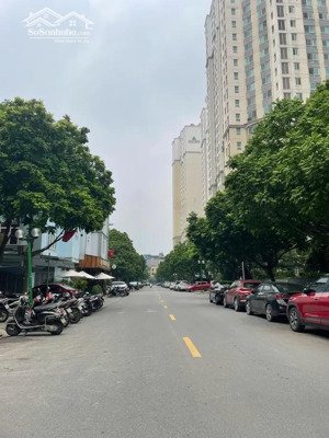 sổ nở hậu - lô góc 2 mặt tiền - trước nhà 12m vỉa hè 6m - chân chung cư hillstate - hiếm nhà bán