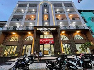 giá: 85 tỷ, buiding 1 hầng 6 tầng phạm văn đồng, dt: 13x25m, hdt: 220tr/tháng.