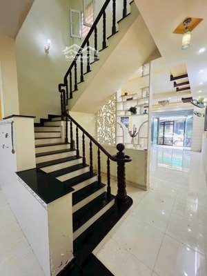 cho thuê nhà lầu diện tích rộng có 3 máy lạnh lộ oto nhà gần bệnh viện hoàng mỹ