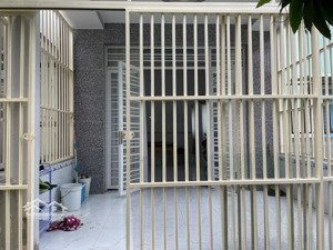 bán căn nhà cấp 4 ngay ubnd xã long hậu, khu vực dân đông, an ninh cách đường tỉnh lộ chỉ 50m.