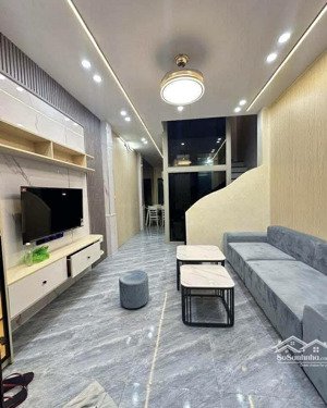 sát phố thang máy, hai bà trưng 40m2 x 5 tầng nhỉnh 7 tỷ có thương lượng.