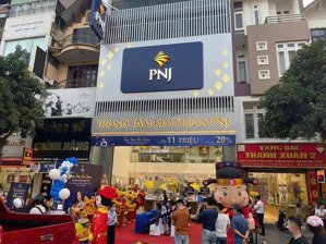 siêu hot!!cho thuê nhà mặt phố trần duy hưng dt 130m2x4t, mt 8m cực rộng, không vướng cột, giá tốt