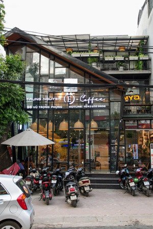 cực phẩm cho thuê nhà mặt phố nguyễn văn huyên dt120m2x2t mặt tiền 9m đủ pccc, mọi mh nhận nhà luôn