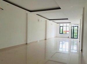 cho thuê toà nhà 4,5 tầng đường 15m bùi tá hán, có hầm để xe, thang máy, trục vip nhất khu nva