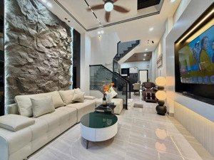 gần vincom dĩ an mà giá chỉ 1,8 tỷ ở đ.lý thường kiệt, p.dĩ an, bình dương sổ riêng,sang tên ngay.