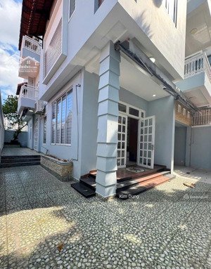 villa đường cửu long khu sân bay 10x20m trệt 2 lầu cho thuê