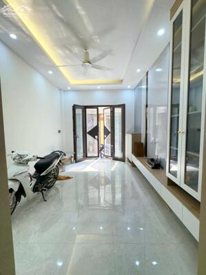 Bán nhà xây mới ngõ 250 Tân Mai, 35m2 x 5 tầng, 7 tỷ