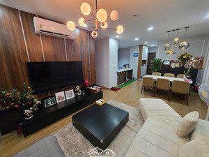 chính chủ cần bán căn họ tầng trung căn góc toà nhà iris garden dt 104m2 giá 7,6 tỷ có thương lượng