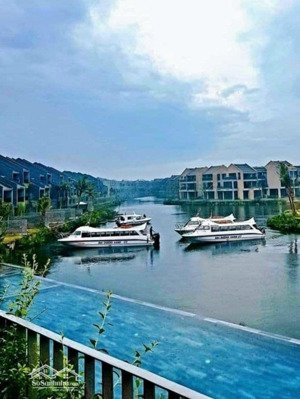 cần bán lô biệt thự vip bt2 400m kđt casamia giá tốt có thương lượng lh: 