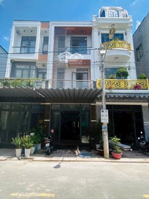 bán nhà 3 tấm shr gần trung tâm y tế dĩ an kdc lê phong full thổ cư giá rẻ chỉ 4.75 tỷ. lh ngay!