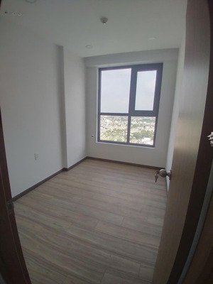 cần bán căn hộ 2pn 2wc tầng cao view thoáng. bcons plaza làng đại học