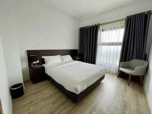 cần bán căn 3 ngủ toà lake1 view sân golf giá 5.8 tỷ bao phí lh 
