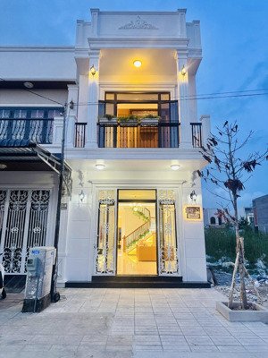nhà thiết kế hiện đại view đẹp kdt tây bắc