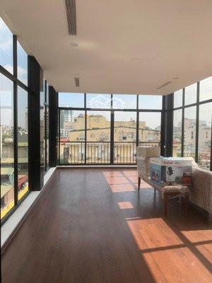 cho thuê sàn văn phòng phố tuệ tĩnh: dt 50m2, thang máy, hầm để xe, ô tô đỗ cửa, giá 9 triệu
